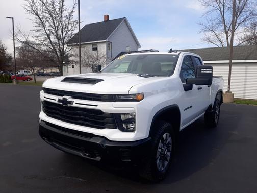 Summit White 2024 Chevrolet Silverado 2500 Custom
