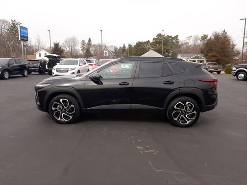 Mosaic Black Metallic 2024 Chevrolet Trax 2RS