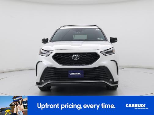 White 2024 Toyota Highlander XSE