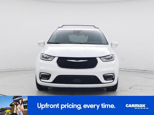 White 2022 Chrysler Pacifica Touring L