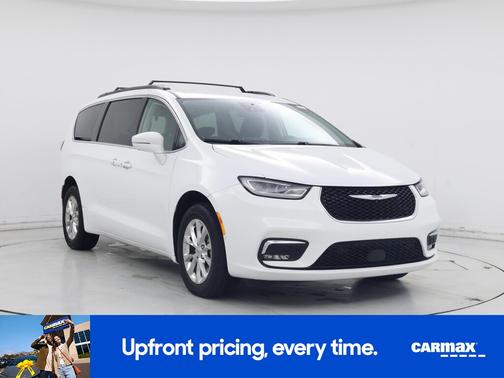 White 2022 Chrysler Pacifica Touring L