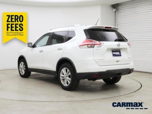 White 2016 Nissan Rogue SV