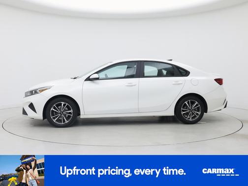 White 2023 Kia Forte LXS