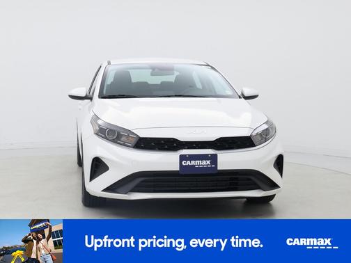 White 2023 Kia Forte LXS