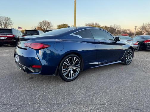 2017 INFINITI Q60 2.0T
