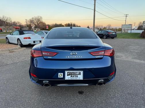 2017 INFINITI Q60 2.0T