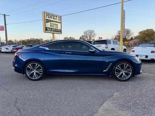 2017 INFINITI Q60 2.0T