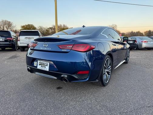 2017 INFINITI Q60 2.0T