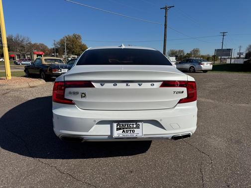 2018 Volvo S90 Recharge Plug-In Hybrid T8 Inscription