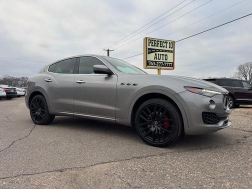 Gray 2019 Maserati Levante Base