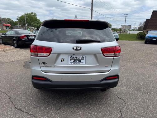 Silver 2017 Kia Sorento LX