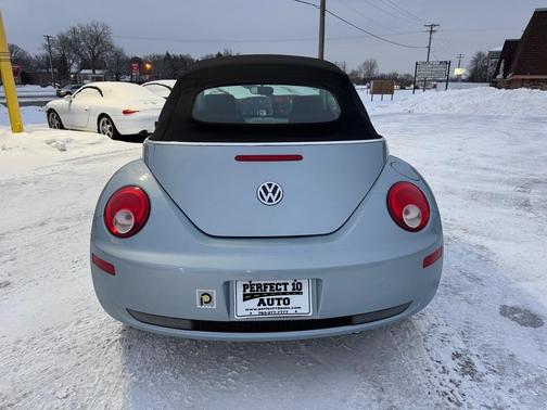 2009 Volkswagen New Beetle Base