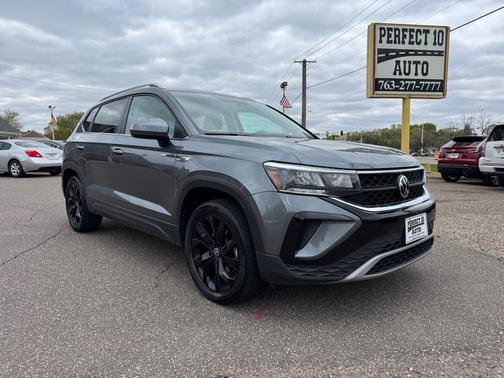 Platinum Gray Metallic 2022 Volkswagen Taos 1.5T SE