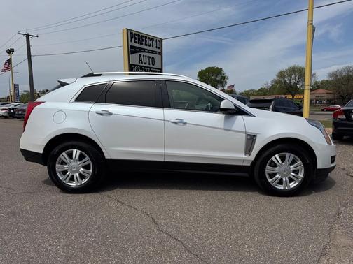 White 2015 Cadillac SRX Luxury Collection