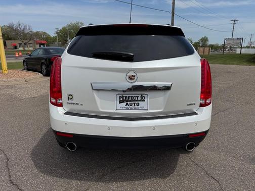 White 2015 Cadillac SRX Luxury Collection