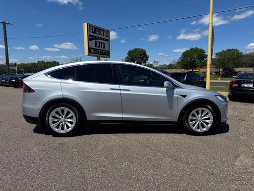 Silver 2018 Tesla Model X 75D