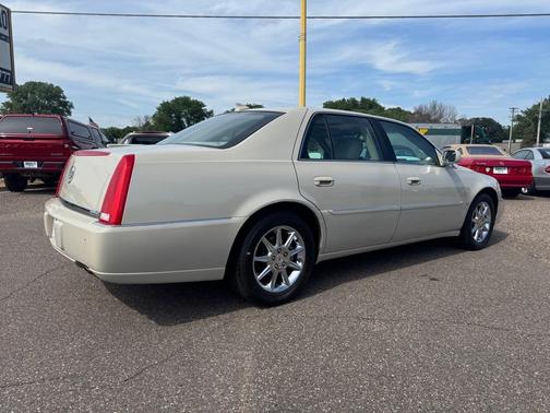 2010 Cadillac DTS Luxury