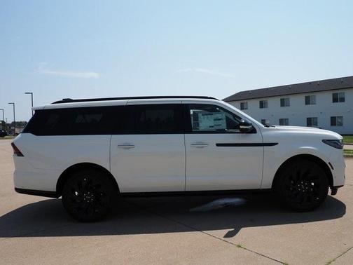 2025 Lincoln Navigator L Reserve