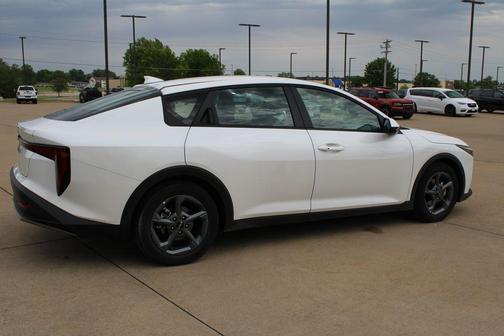 Snow White Pearl 2025 Kia K4