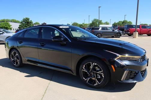 Aurora Black Pearl 2026 Kia K5 GT-Line