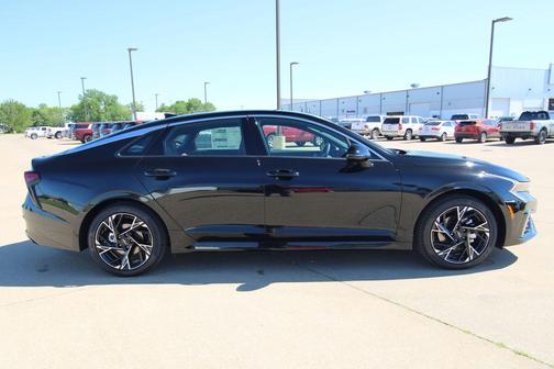 Aurora Black Pearl 2026 Kia K5 GT-Line