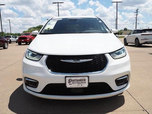 2023 Chrysler Pacifica Touring-L