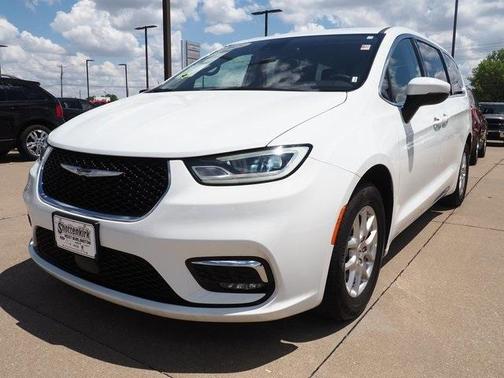 2023 Chrysler Pacifica Touring-L