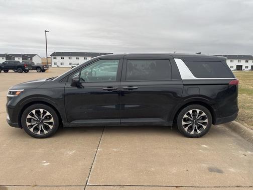 2023 Kia Carnival EX