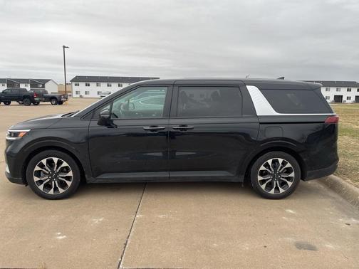2023 Kia Carnival EX