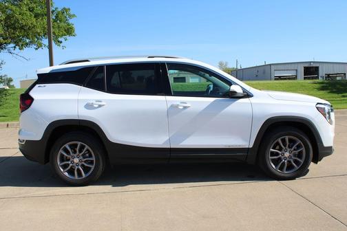 Summit White 2023 GMC Terrain SLT