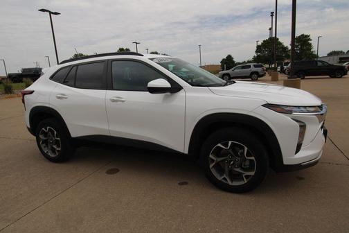 Summit White 2024 Chevrolet Trax LT
