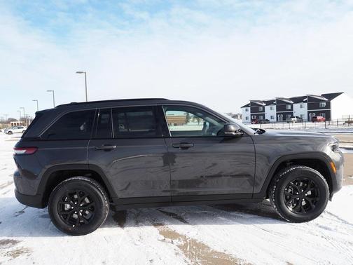 2026 Jeep Grand Cherokee Laredo