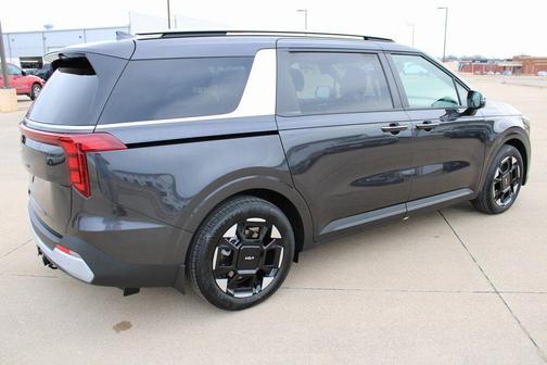 Metal 2026 Kia Carnival EX