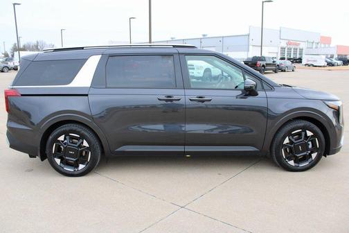 Metal 2026 Kia Carnival EX