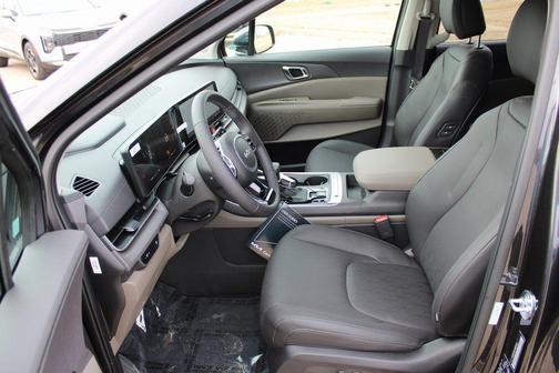 Metal 2026 Kia Carnival EX