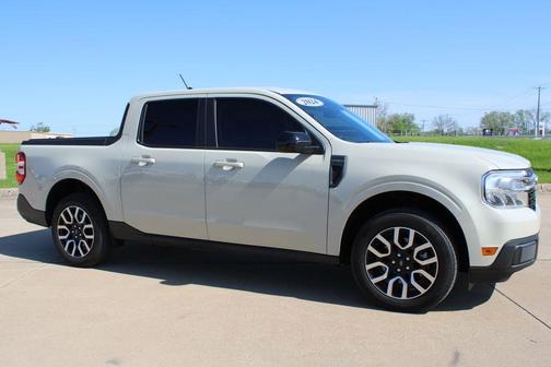 Terrain 2024 Ford Maverick Lariat