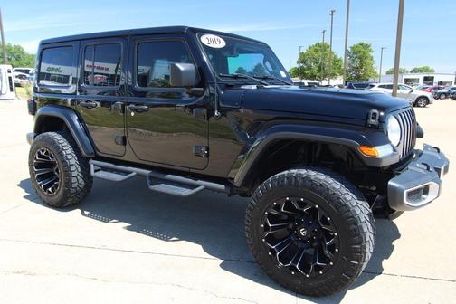 Black Clearcoat 2019 Jeep Wrangler Unlimited Sahara