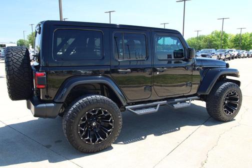 Black Clearcoat 2019 Jeep Wrangler Unlimited Sahara