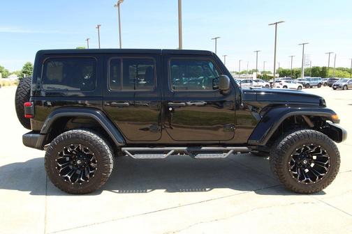 Black Clearcoat 2019 Jeep Wrangler Unlimited Sahara