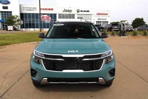 Blue / Black 2026 Kia Seltos S