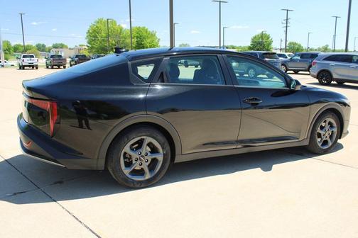 Aurora Black Pearl 2025 Kia K4