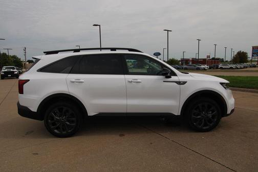 Glacial White Pearl 2023 Kia Sorento X-Line EX