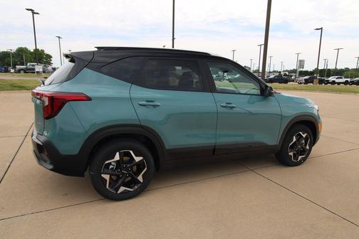 Blue / Black 2026 Kia Seltos S