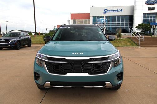 Blue / Black 2026 Kia Seltos S