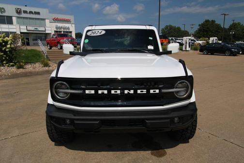 Oxford White 2024 Ford Bronco Outer Banks