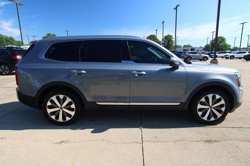 Everlasting Silver 2021 Kia Telluride EX