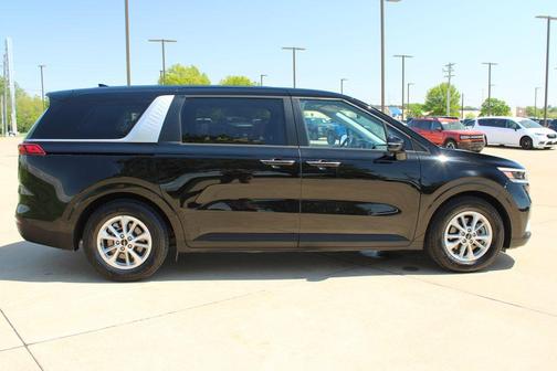 Aurora Black Pearl 2024 Kia Carnival LX