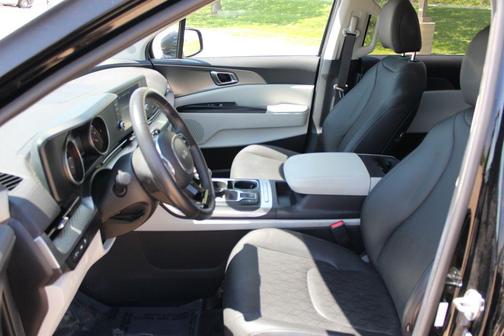 Aurora Black Pearl 2024 Kia Carnival LX