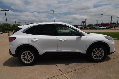 Oxford White 2022 Ford Escape SE