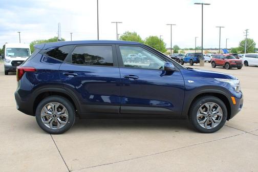 Blue 2026 Kia Seltos LX